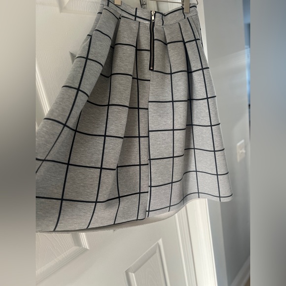 Chicwish - Grid Print Pleated Midi Skirt - Picture 5 of 6